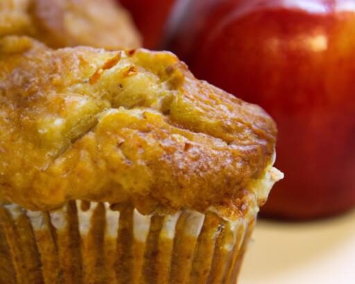 Cozy Apple Sauce & Cinnamon Muffins: A Warm, Tasty Treat