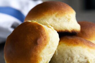 Bake Fast: Easy No-Yeast Bread Rolls in Minutes