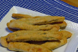 Crispy Keto Parmesan & Rosemary Breadsticks: Low-Carb Delight