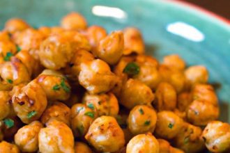 Crunchy & Fiery: How to Make Irresistible Spicy Roasted Chickpeas