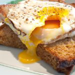 Croque Madame Delight: Classic French Sandwich with Fried Egg Flair