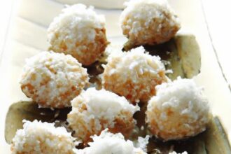 Irresistible Coconut Macaroons: A Sweet Tropical Delight