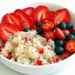 Energize Mornings: Quinoa Breakfast Bowls with Berries
